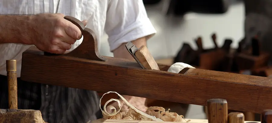 Pieza de madera en proceso de fabricación